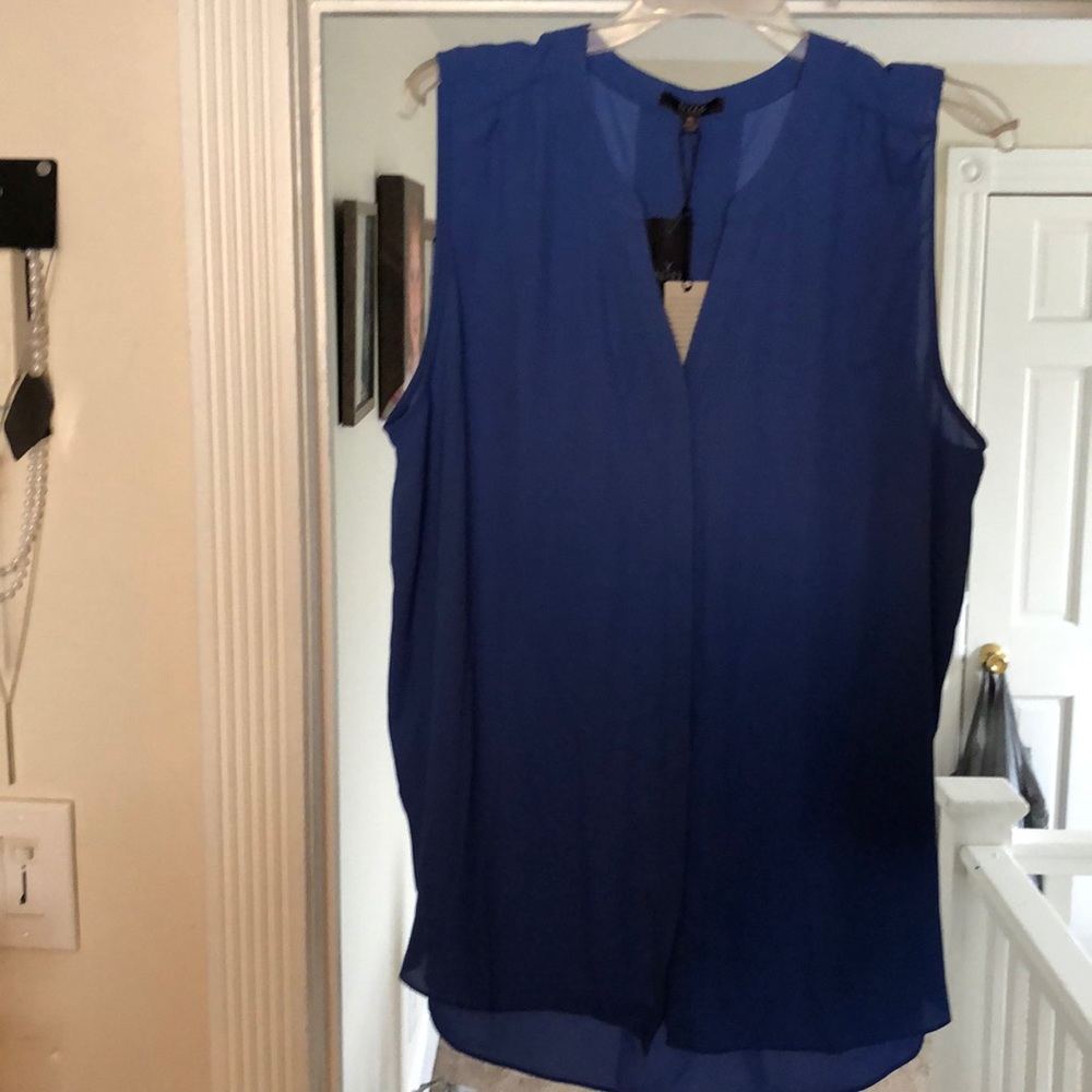 Sleeveless tank. Silky
